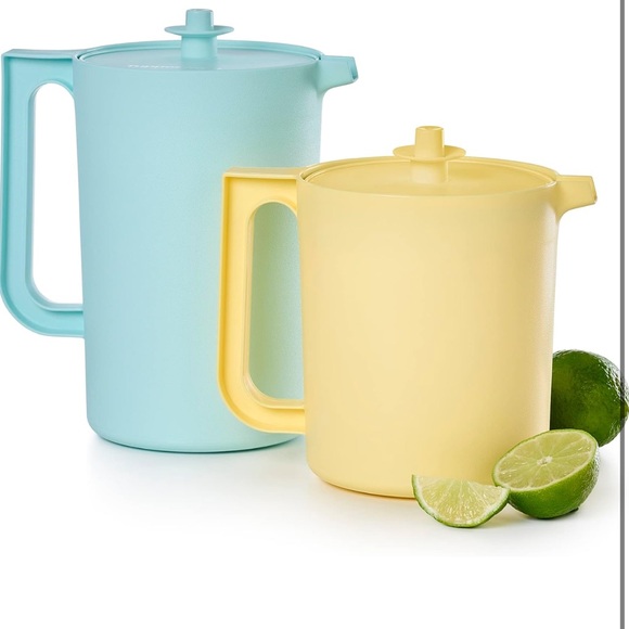 Vintage Tupperware set of 2 pitchers! - Picture 1 of 4